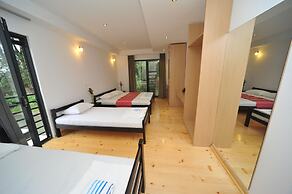 B&B Boatel Charlie