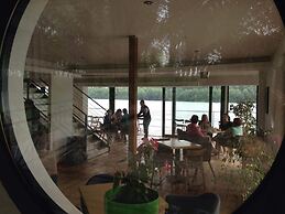 B&B Boatel Charlie