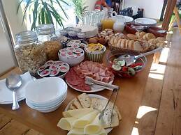 B&B Boatel Charlie