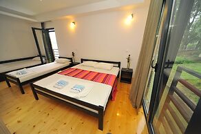 B&B Boatel Charlie