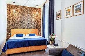 BlueBell Hotel