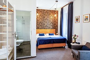 BlueBell Hotel