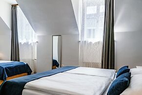 BlueBell Hotel
