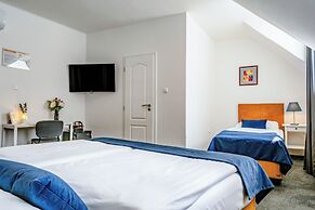 BlueBell Hotel