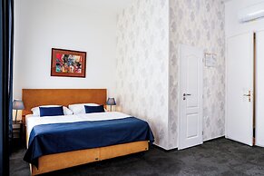 BlueBell Hotel