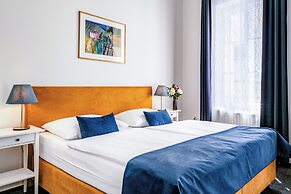 BlueBell Hotel