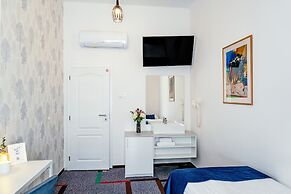 BlueBell Hotel
