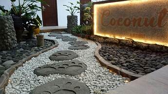 Coconut Hotel - Hostel