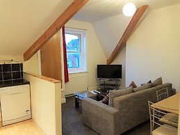 OYO Bath Road Apartments