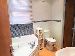 OYO Bath Road Apartments