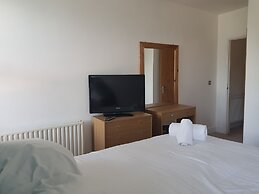 OYO Bath Road Apartments