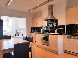 OYO Bath Road Apartments
