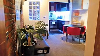 OYO Bath Road Apartments