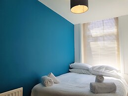 OYO Bath Road Apartments