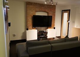 OYO Bath Road Apartments