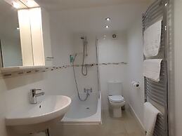 OYO Bath Road Apartments