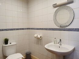OYO Bath Road Apartments