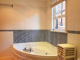 OYO Bath Road Apartments