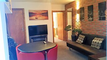 OYO Bath Road Apartments
