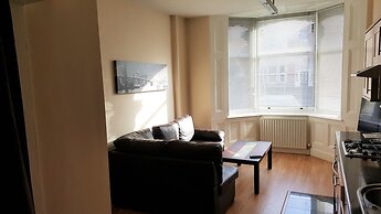 OYO Bath Road Apartments