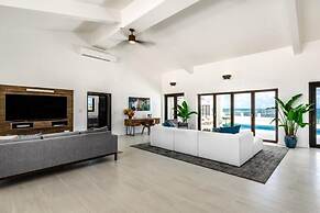 Villa Pelican Bay