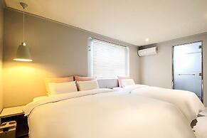 Hotel Momo Juice
