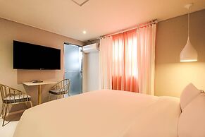 Hotel Momo Juice
