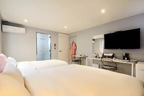 Hotel Momo Juice