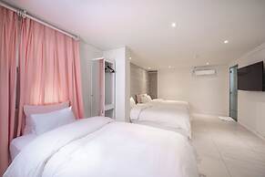 Hotel Momo Juice