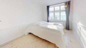 Large and Bright Apartment in Centre