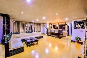 Raghu Mahal Hotel