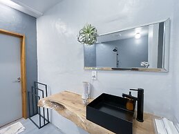 Lestel Naha - Hostel