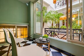 Ohana Hotel