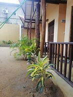 Surf & Relax Inn Arugambay
