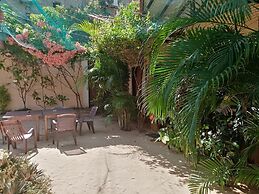 Surf & Relax Inn Arugambay