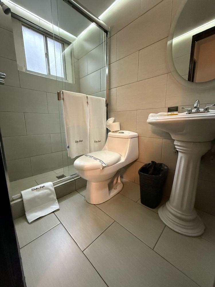 Hotel Suites Royal