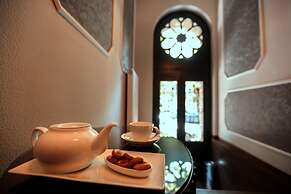 Tea for Two Hotel