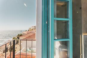 Azenhas do Mar West Coast Design & Surf