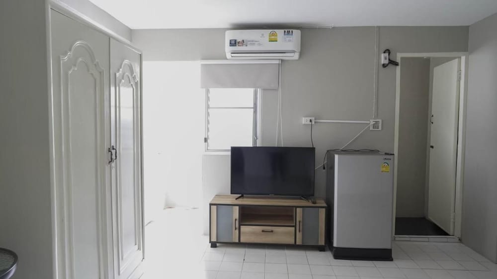 RoomQuest Bangkok Ratchada