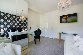 Victoria Apartment