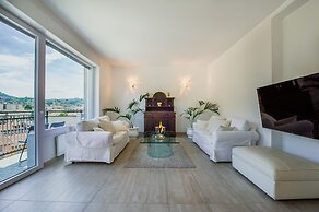 Victoria Apartment
