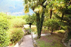 Villa Oliveto with Pool and Lake view