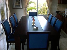Vacation Villa Gated Only Minutes From Downtown