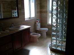 Vacation Villa Gated Only Minutes From Downtown