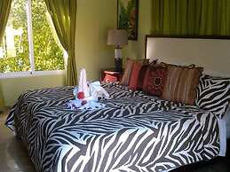 Vacation Villa Gated Only Minutes From Downtown