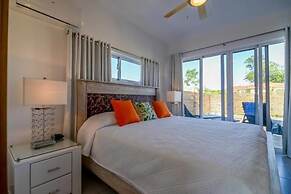 Professionally Decorated Open Concept Villa