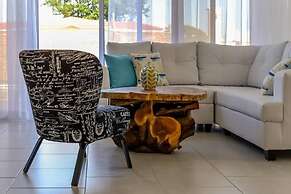 Professionally Decorated Open Concept Villa