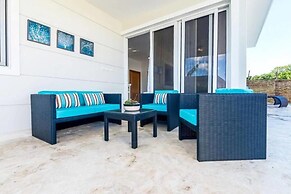Professionally Decorated Open Concept Villa