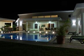 New six Bedroom With BBQ and Large Pool