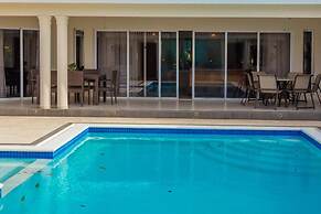Privacy and Comfort Luxury 6 Bedroom Villa